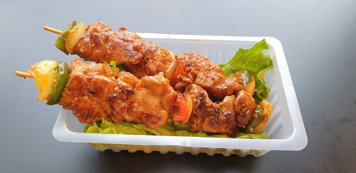 Snack’n Nem – Grandes brochettes saté et citronnelle : poulet